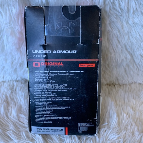 BNWT Mens Under Armour white v-neck Heatgear™️ ORIGINAL short sleeve t-shirt. - Picture 4 of 5